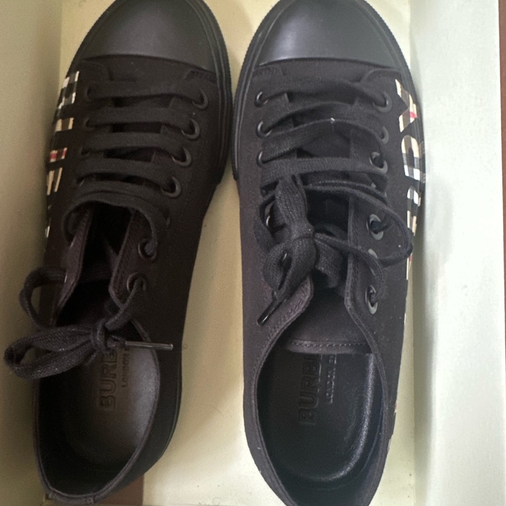 Burberry sneakers